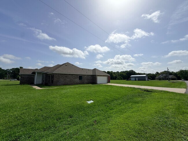 Building Photo - 3520 Windwood Circle.