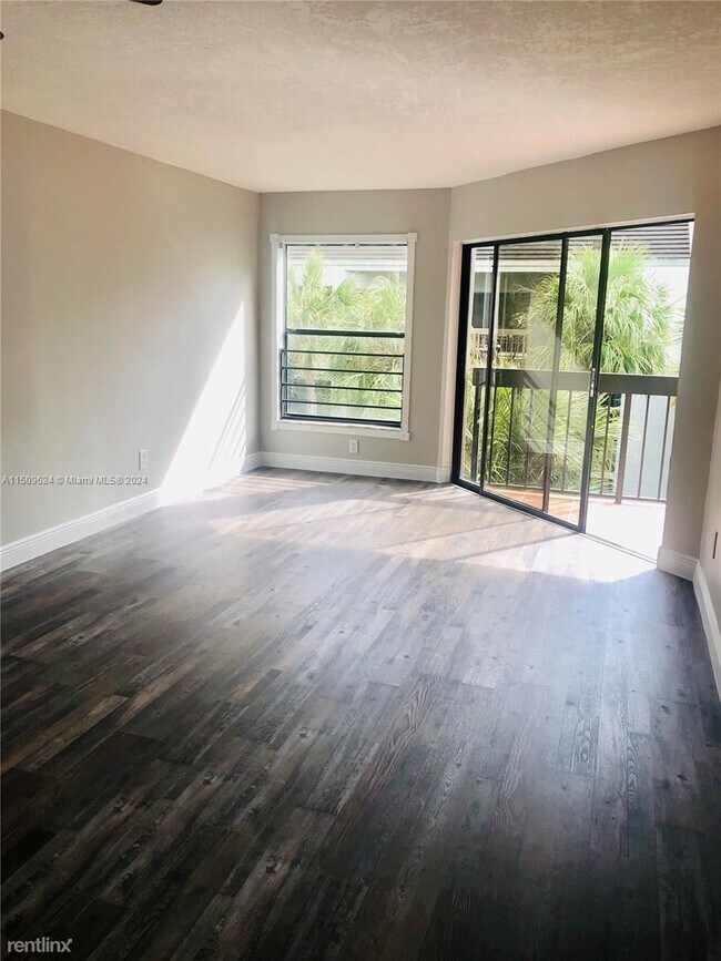 Building Photo - 3 br, 2 bath House - 8810 SW 132nd Pl # 404DN