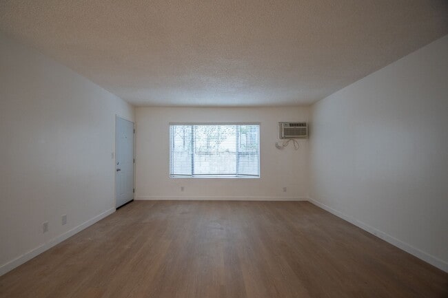 Building Photo - 11100 Camarillo St