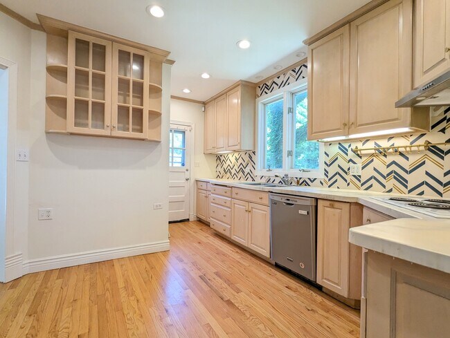 Foto del edificio - 313 Ridge Rd