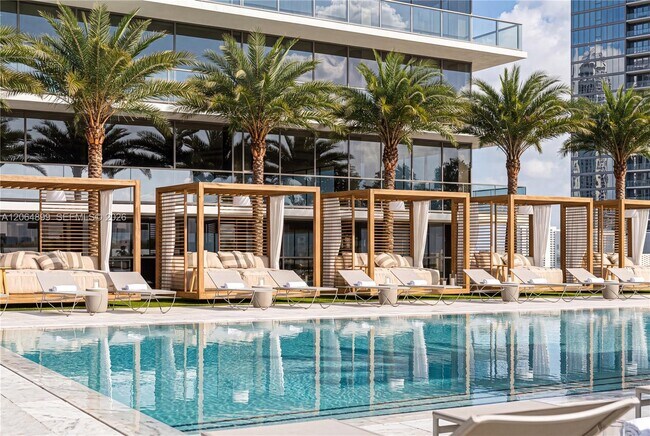 Foto del edificio - 1179 E Hallandale Beach Blvd