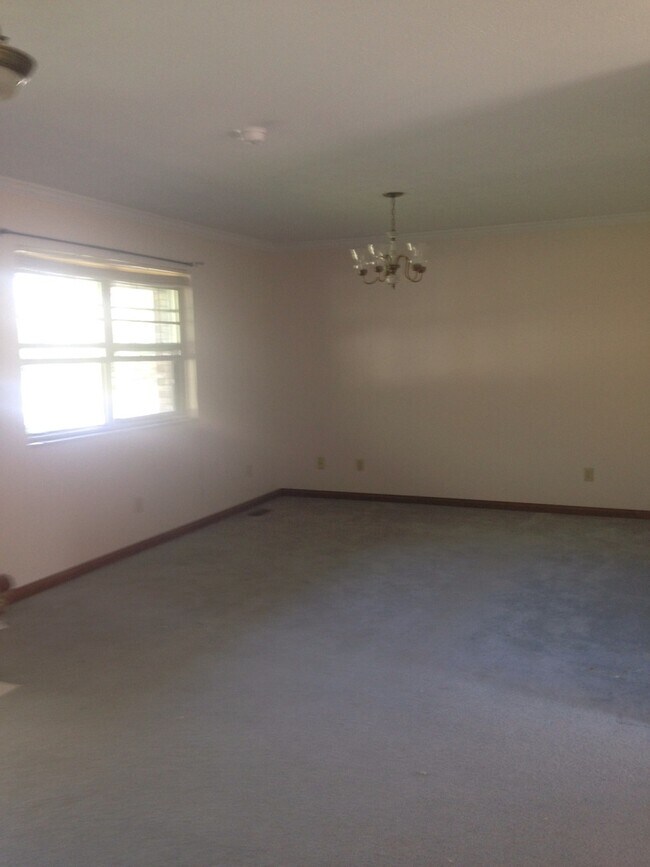 Foto del edificio - Immaculate three bedroom home in Ashland.