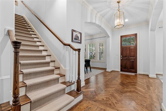 Building Photo - 6404 Community Dr