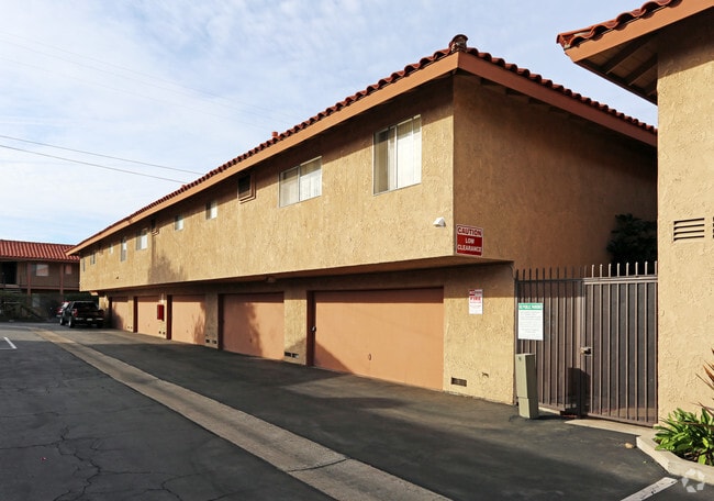 Building Photo - Las Verandes Apartments