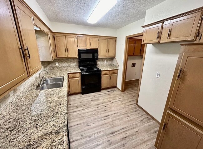 Building Photo - 609 Ann Ave