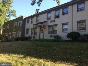 Building Photo - 806 Jefferson St