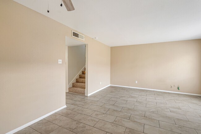 Foto del edificio - 1057 Willow Oaks Cir
