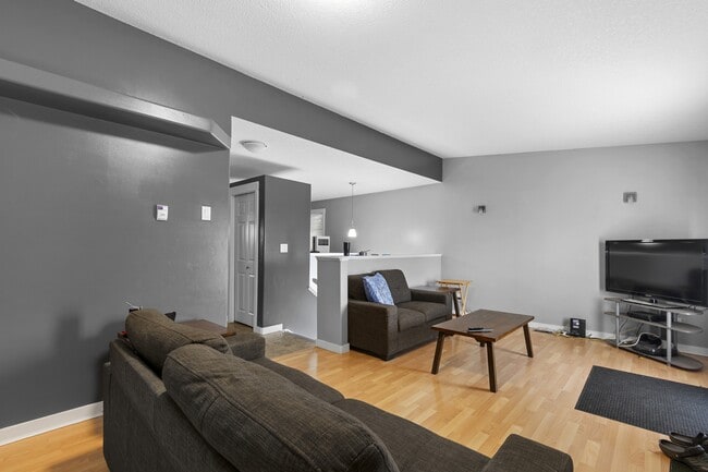 Building Photo - 9306 93 St