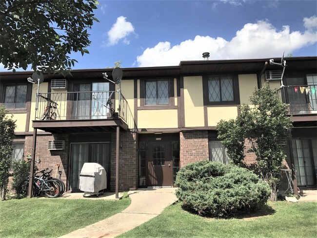 Foto del edificio - 2434 Chalet Gardens Ct