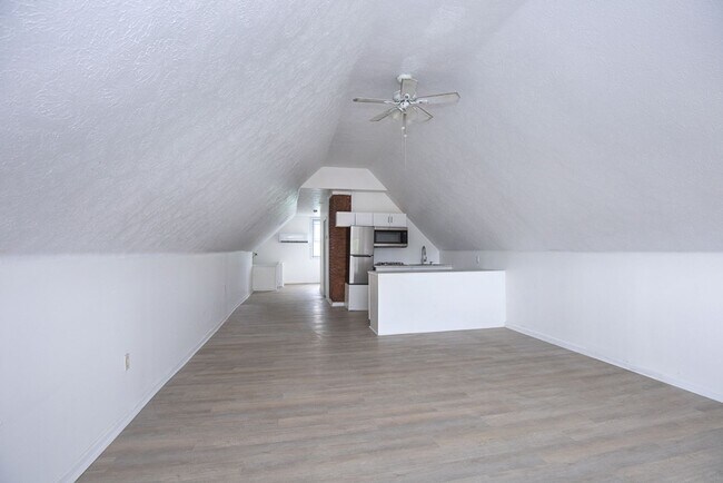 Building Photo - 2119 Lewis Dr