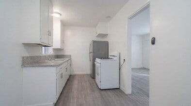 Building Photo - 1127 W 111th St
