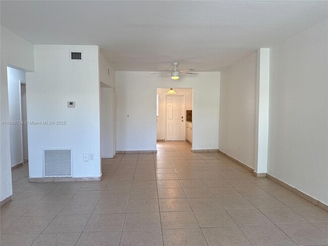 Building Photo - 1176 Marseille Dr