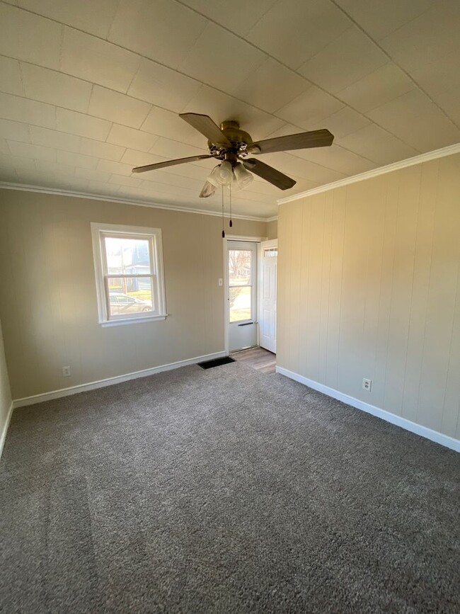 Building Photo - Cozy 1 Bedroom for Rent - Fenced in Yard a...