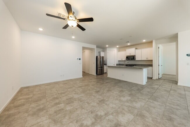 Building Photo - 12642 W Daley Ln