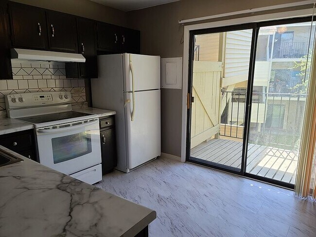 Foto del edificio - 165 N Waters Edge Dr