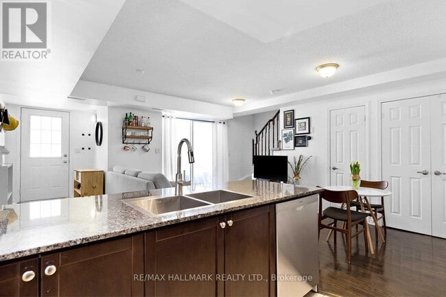 Building Photo - 11 Ruttan St