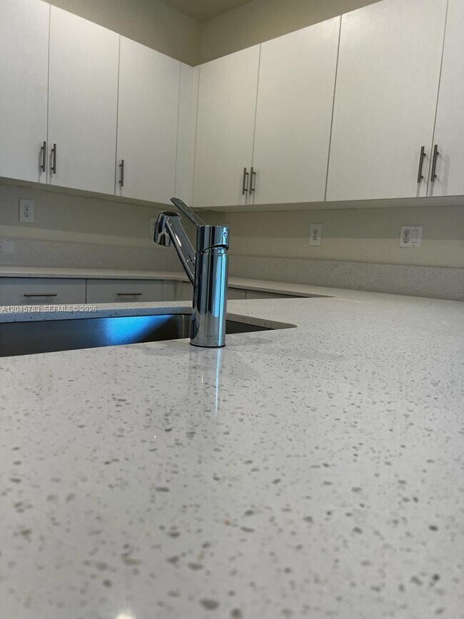 Foto del edificio - 11444 West 33rd Ct