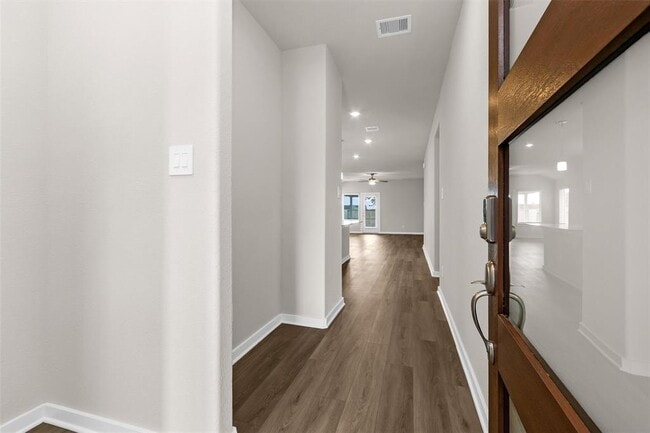 Building Photo - 38710 Yellowstone Dr
