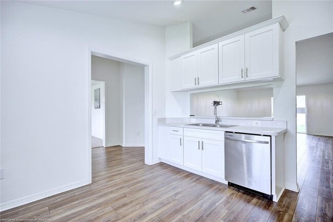 Building Photo - 4550 San Ignacio Dr