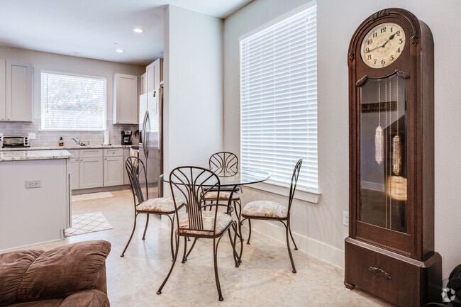Dining Area - 301 S Hill St