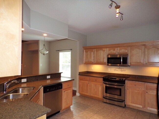 Foto del edificio - Spacious 3 Bed/2 Bath Home on Wooded Lot