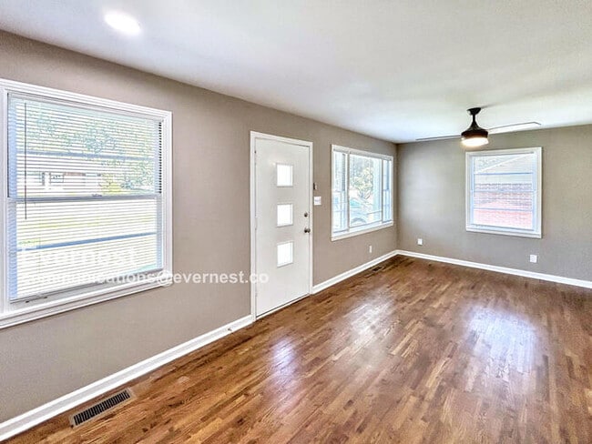 Foto del edificio - 1029 Edgewood Dr
