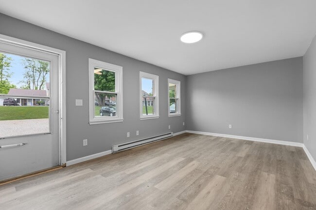 Building Photo - 500 NY-299