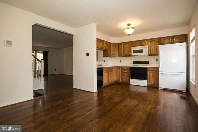 Building Photo - 6 Sandview Ct