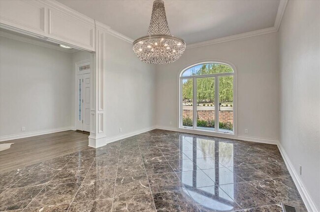 Foto del edificio - 6313 Glenbrook Ct