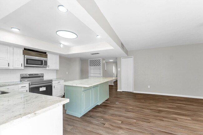 Building Photo - 18330 Navajo Trail Dr