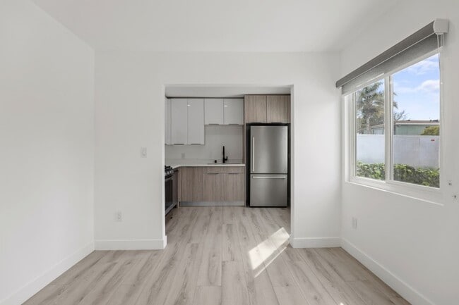 Building Photo - 2034 S Garth Ave