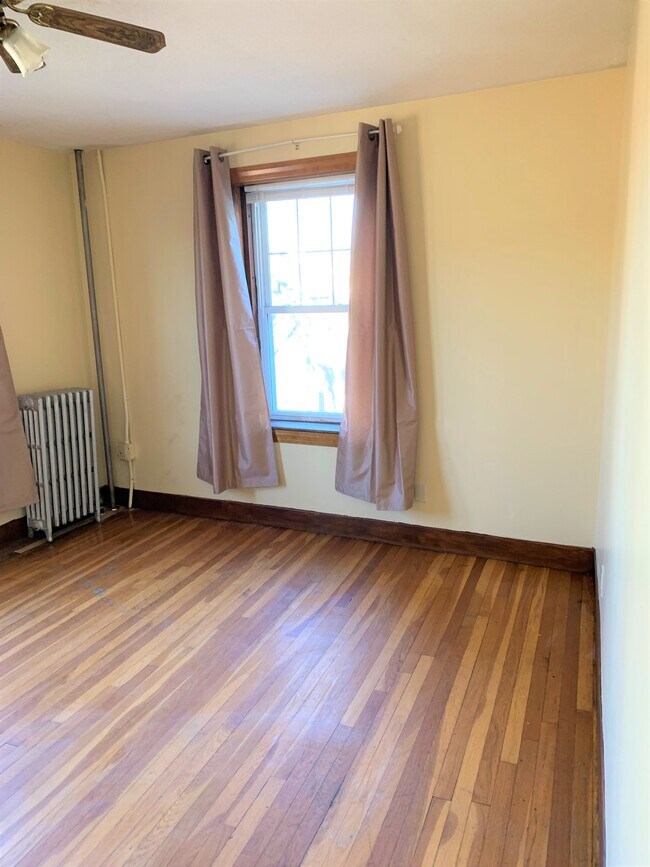 Living Room - 68 Linden St