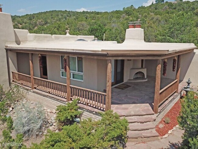 Foto del edificio - 4 br, 2 bath House - 815 Gonzales Rd