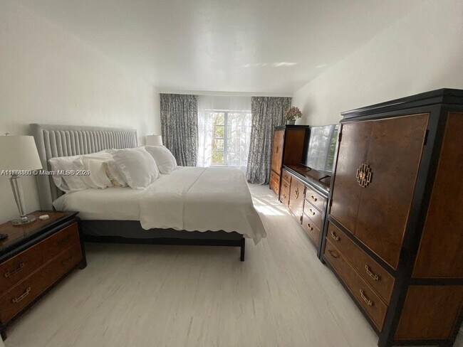 Foto del edificio - 10150 Collins Ave