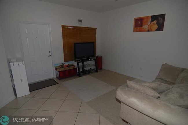 Building Photo - 7644 E Stonecreek Cir