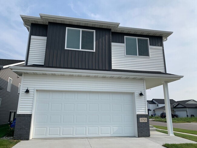 Foto del edificio - 3 Bed 2 Bath Single Family Home