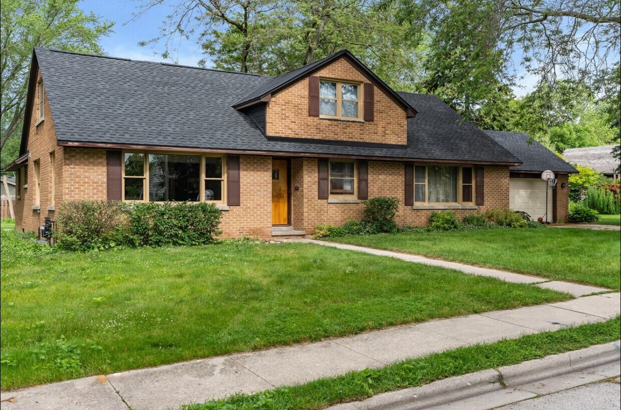 Primary Photo - 211 S High St