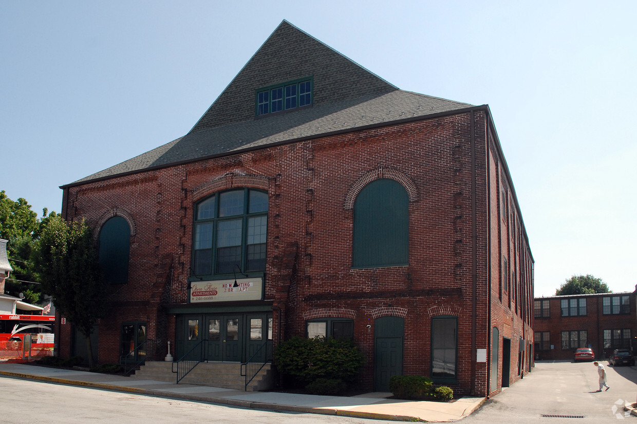 Primary Photo - Opera House Apartments