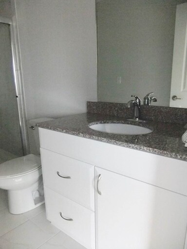 Interior Photo - 265-299 E Palmer St