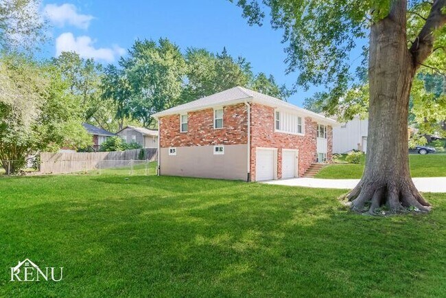 Building Photo - 6932 NW 78 Terrace