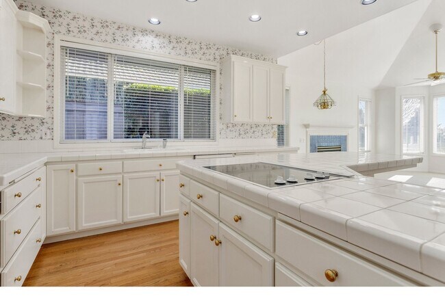 Building Photo - 15836 NW Claremont Dr