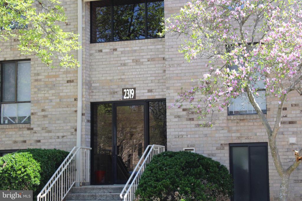 Foto del edificio - 2319 Freetown Ct