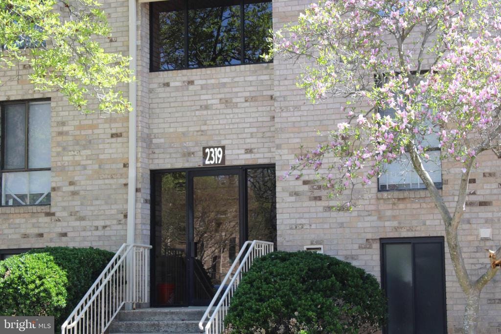 Building Photo - 2319 Freetown Ct