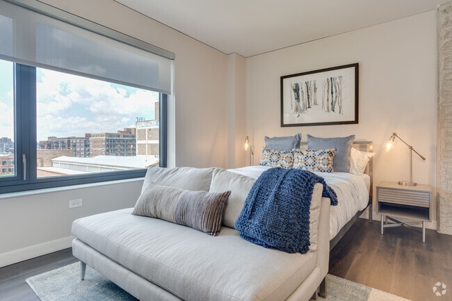 Interior Photo - AMLI West Loop