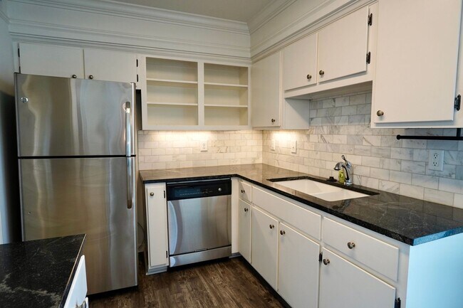 Foto del edificio - 2 Bed 2 Bath in Desirable Green Hills!