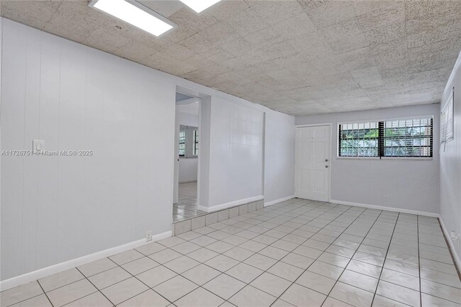 Building Photo - 319 NE 171st Ter