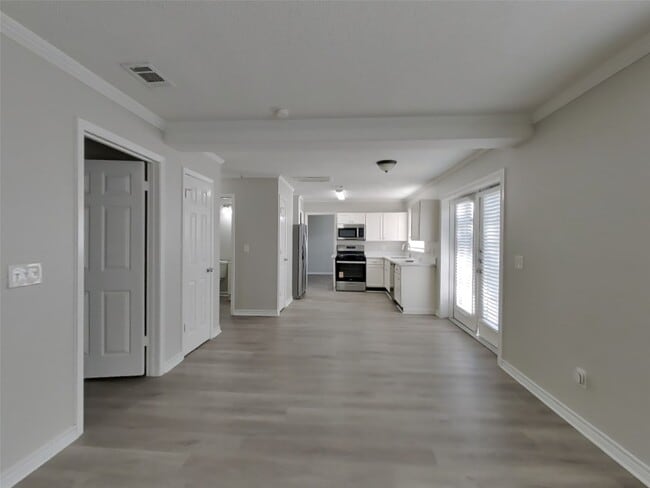 Building Photo - 18139 Lake Bend Dr