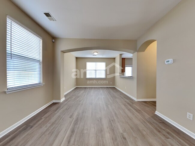 Foto del edificio - 250 Westbrooke Rd