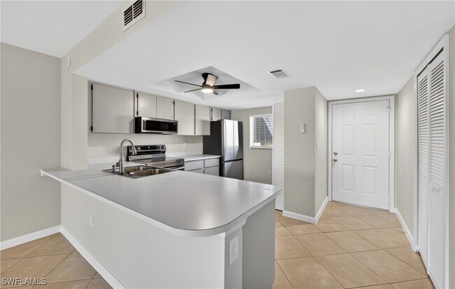 Foto del edificio - 144 Cypress Way E