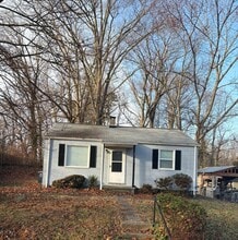 Building Photo - 2702 Wildwood Dr